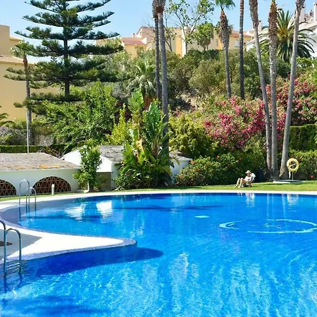 Hébergement de vacances Benalgolf House - *